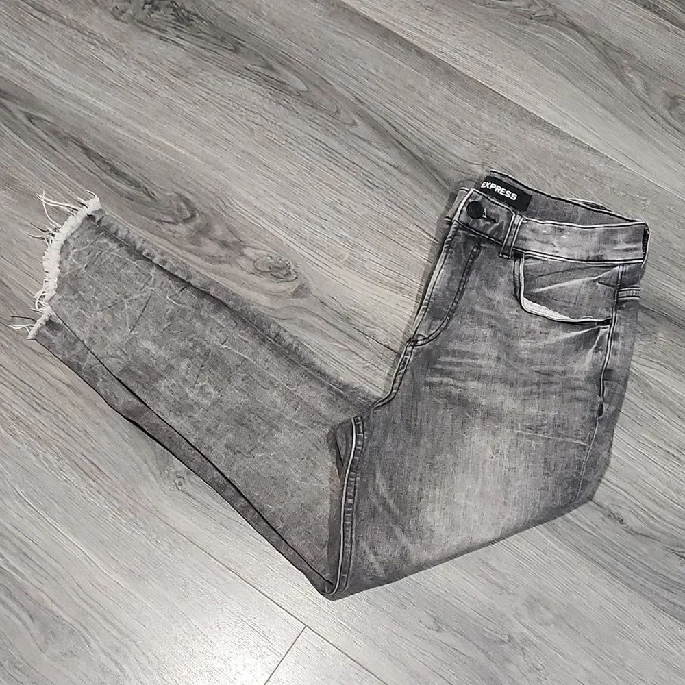 Express Black/Gray Wash Raw Hem Skinny Cropped Jeans